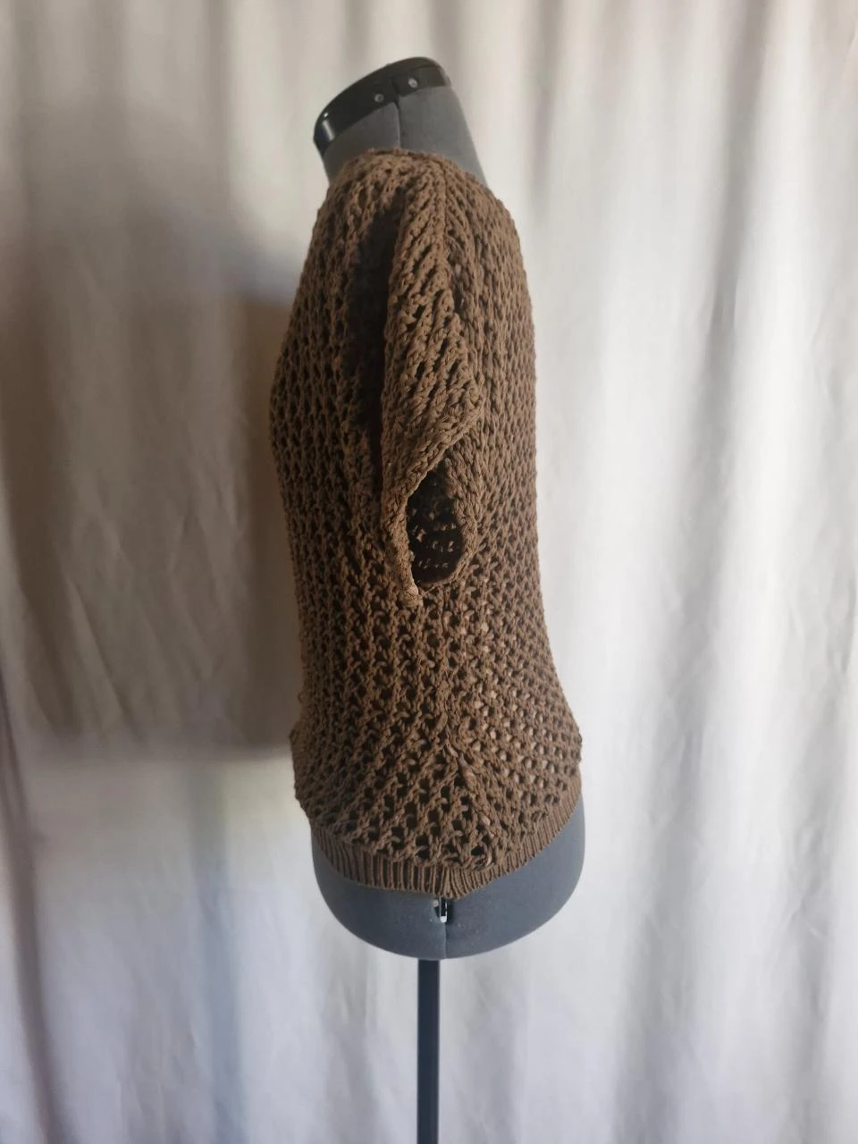 Top de malha com mangas curtas feminino - Marrom - Tamanho P – photo 2